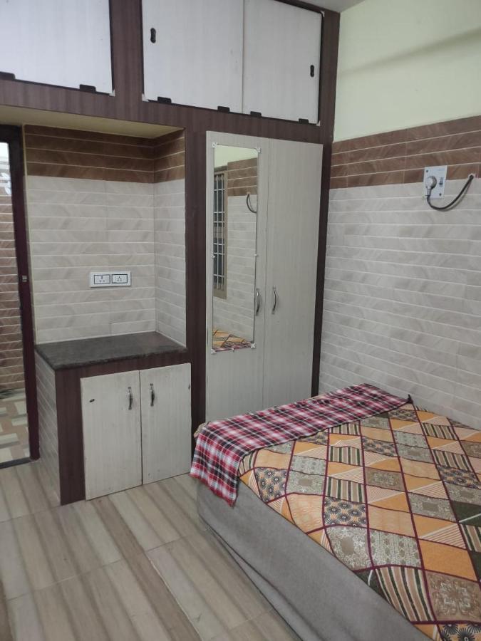 Хостел Sri Vari Residency Веллуру Екстер'єр фото