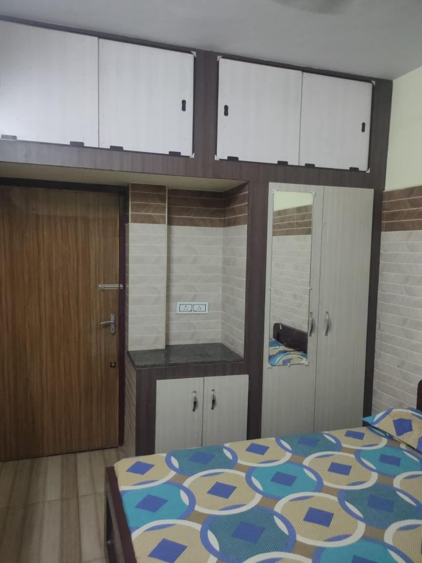 Хостел Sri Vari Residency Веллуру Екстер'єр фото