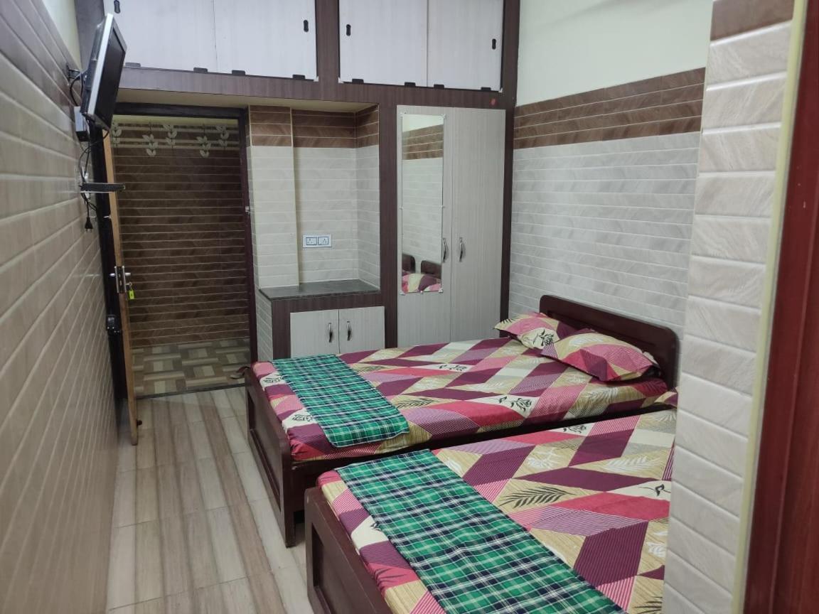 Хостел Sri Vari Residency Веллуру Екстер'єр фото